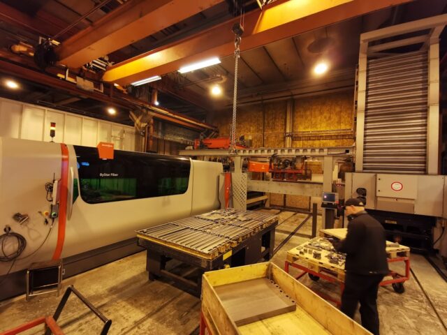Laserskärmaskin